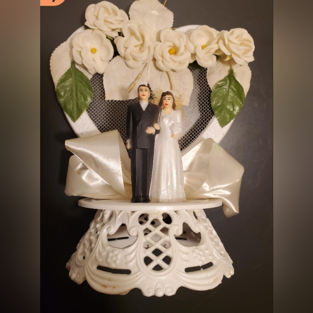 Vintage 1950's Wedding Cake Topper Vintage Brunette Couple & Lace Dress